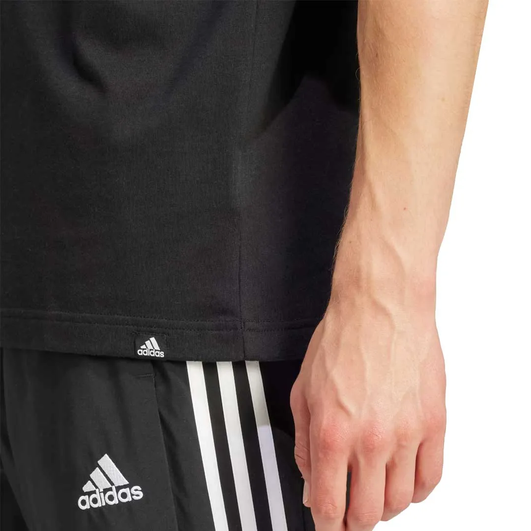 adidas - Herren T-Shirt mit aufgedrucktem Abzeichen-Motiv (IS2864)