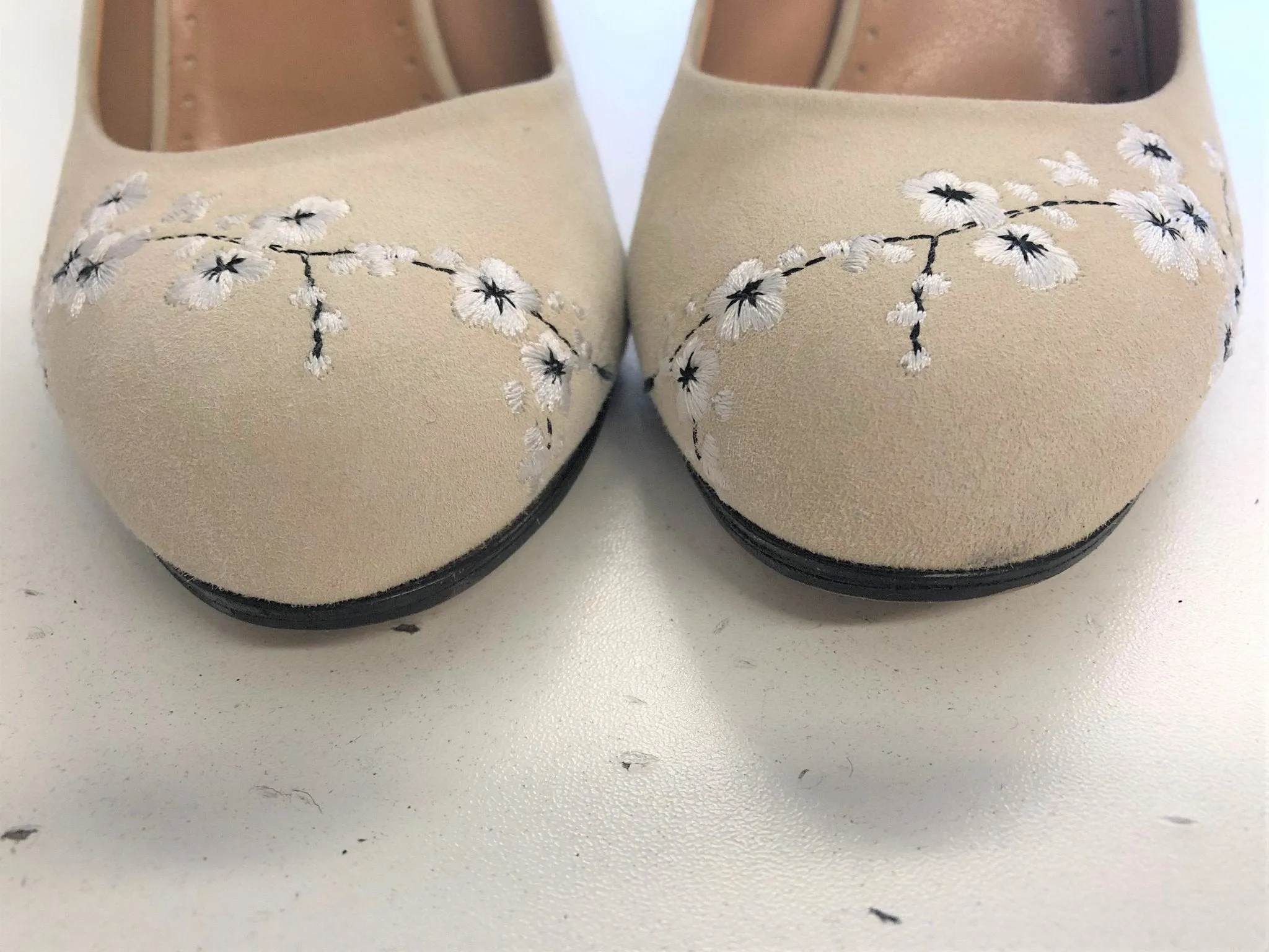 Alexa Wagner Pumps Prinzessin Ric Blumenbesticktes Wildleder Größe 38 High Heel