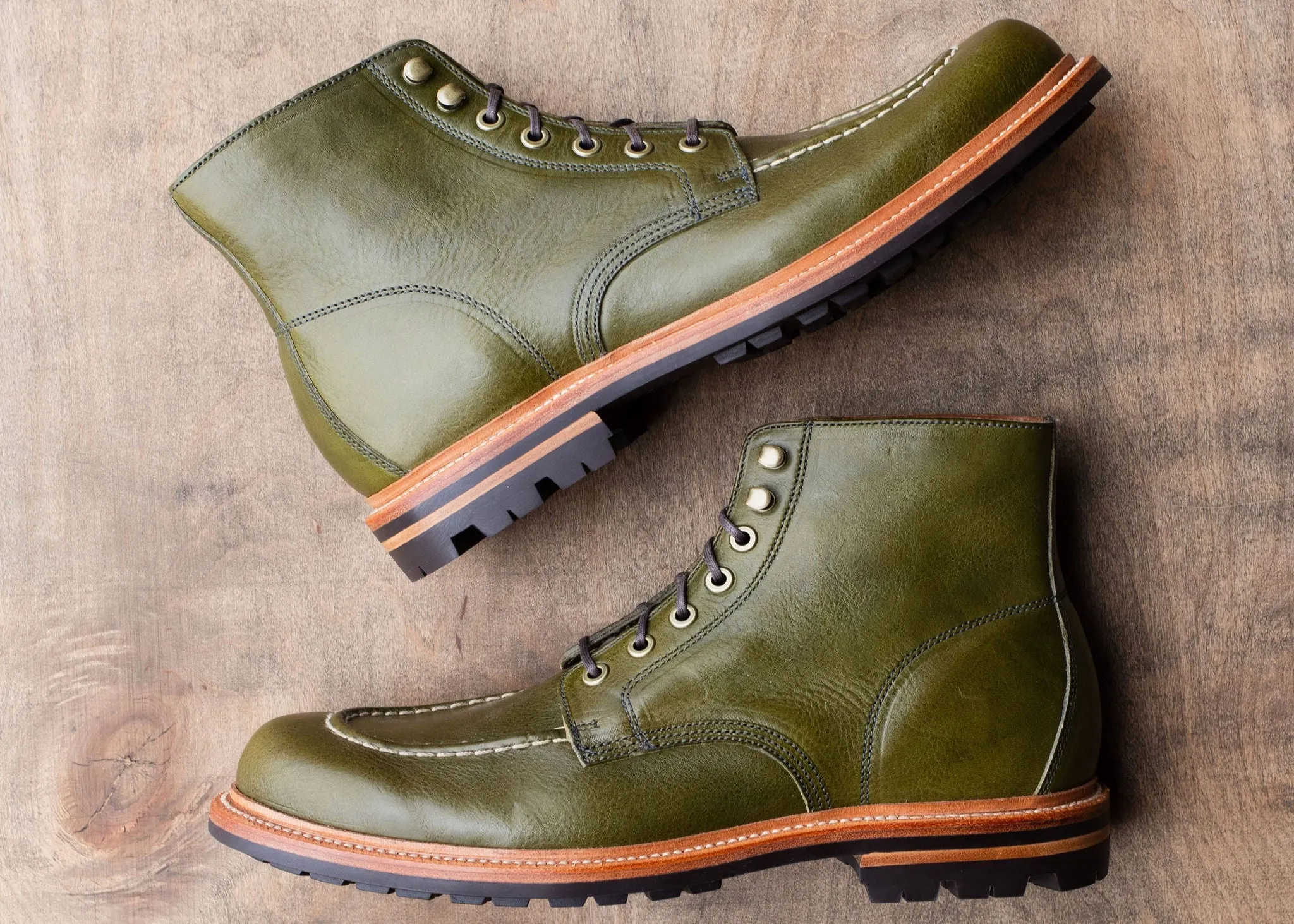 Messing-Stiefel Olivgrüne Minerva-Box