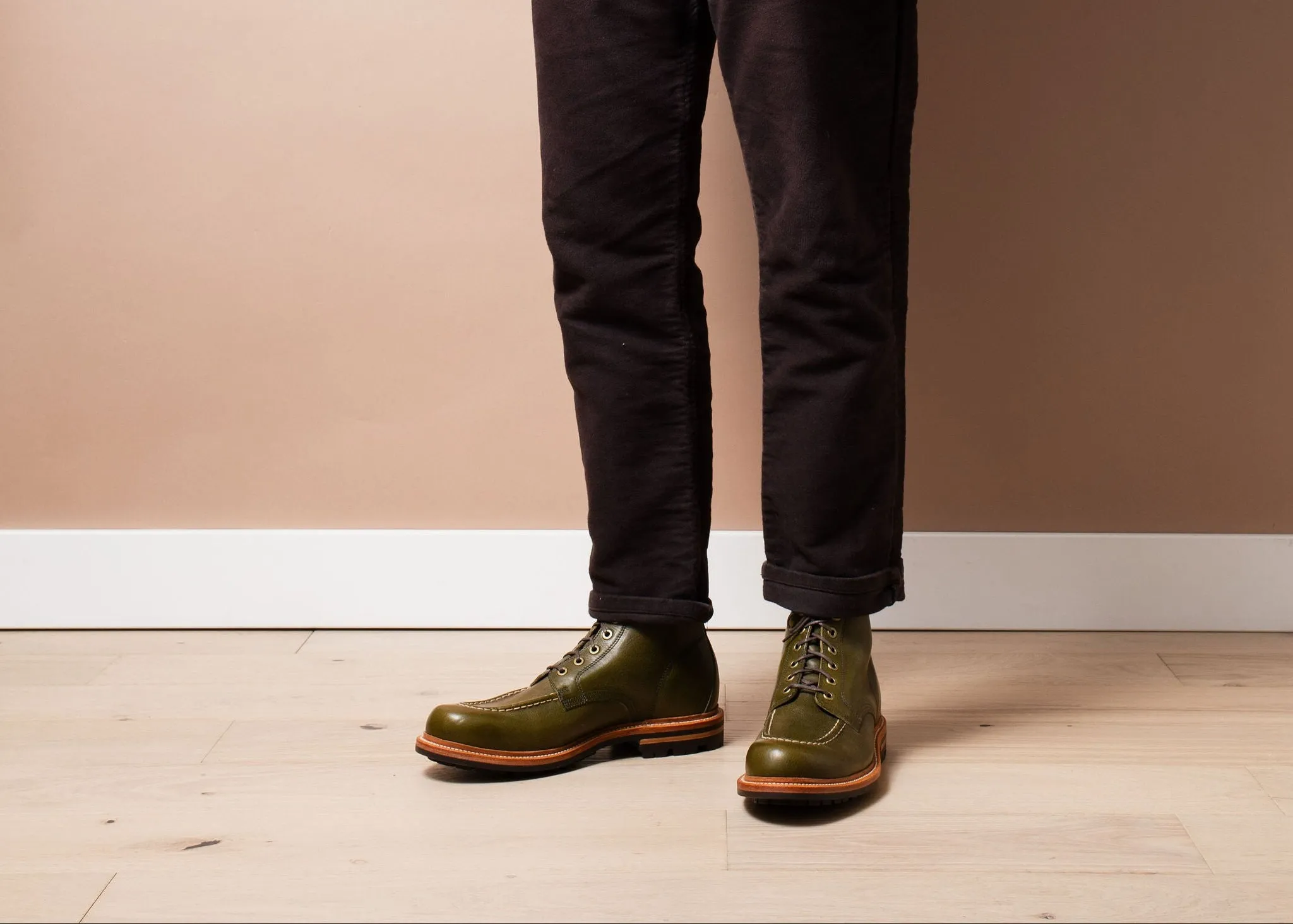 Messing-Stiefel Olivgrüne Minerva-Box