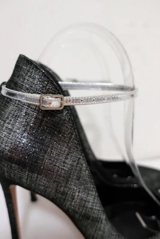 Gianvito Rossi Pumps mit hohem Rücken und Knöchelriemen Schwarz/Silber Metallic Wildleder Größe 36.5