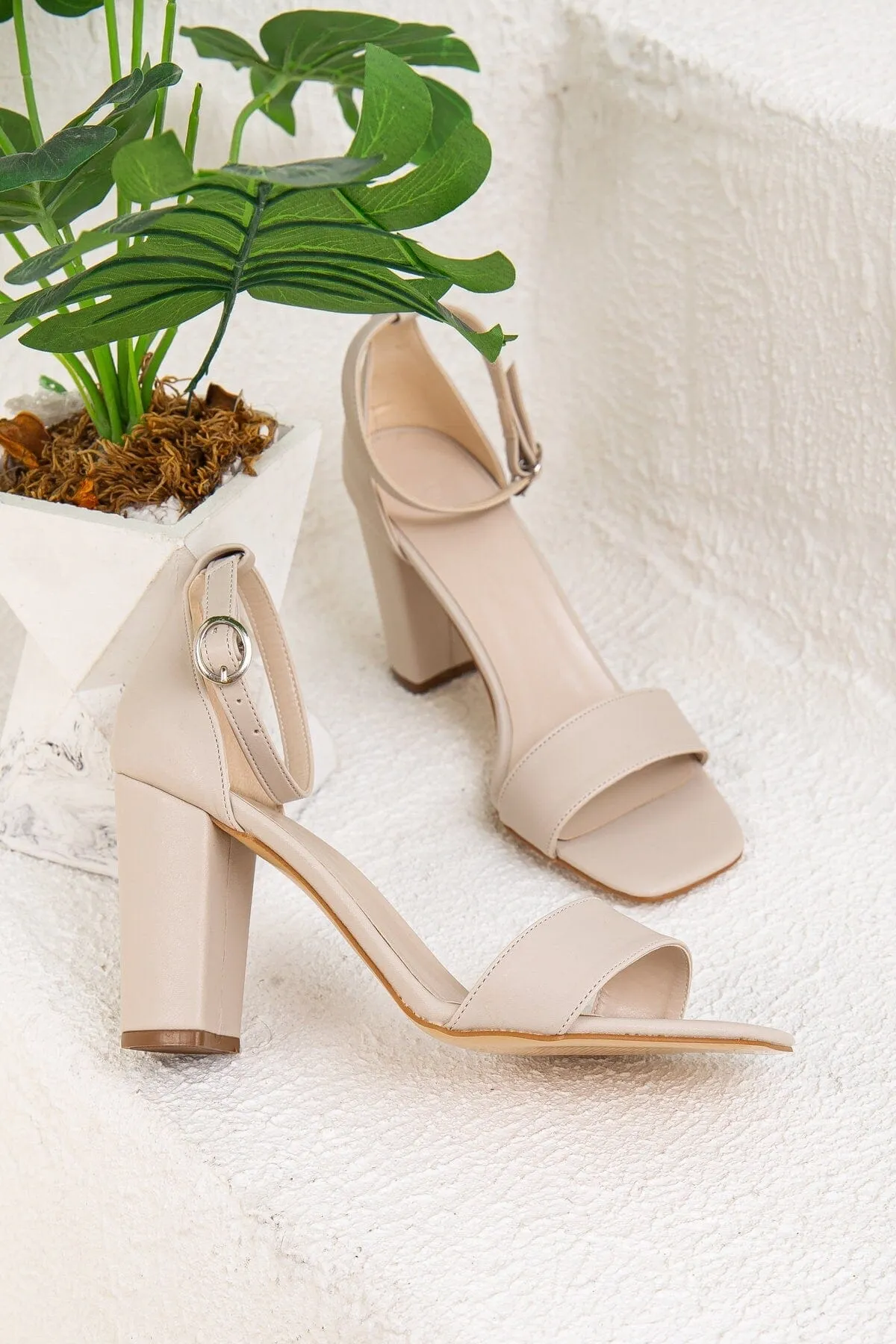 Jess Vegan High Heels mit offener Spitze und Blockabsatz | Beige