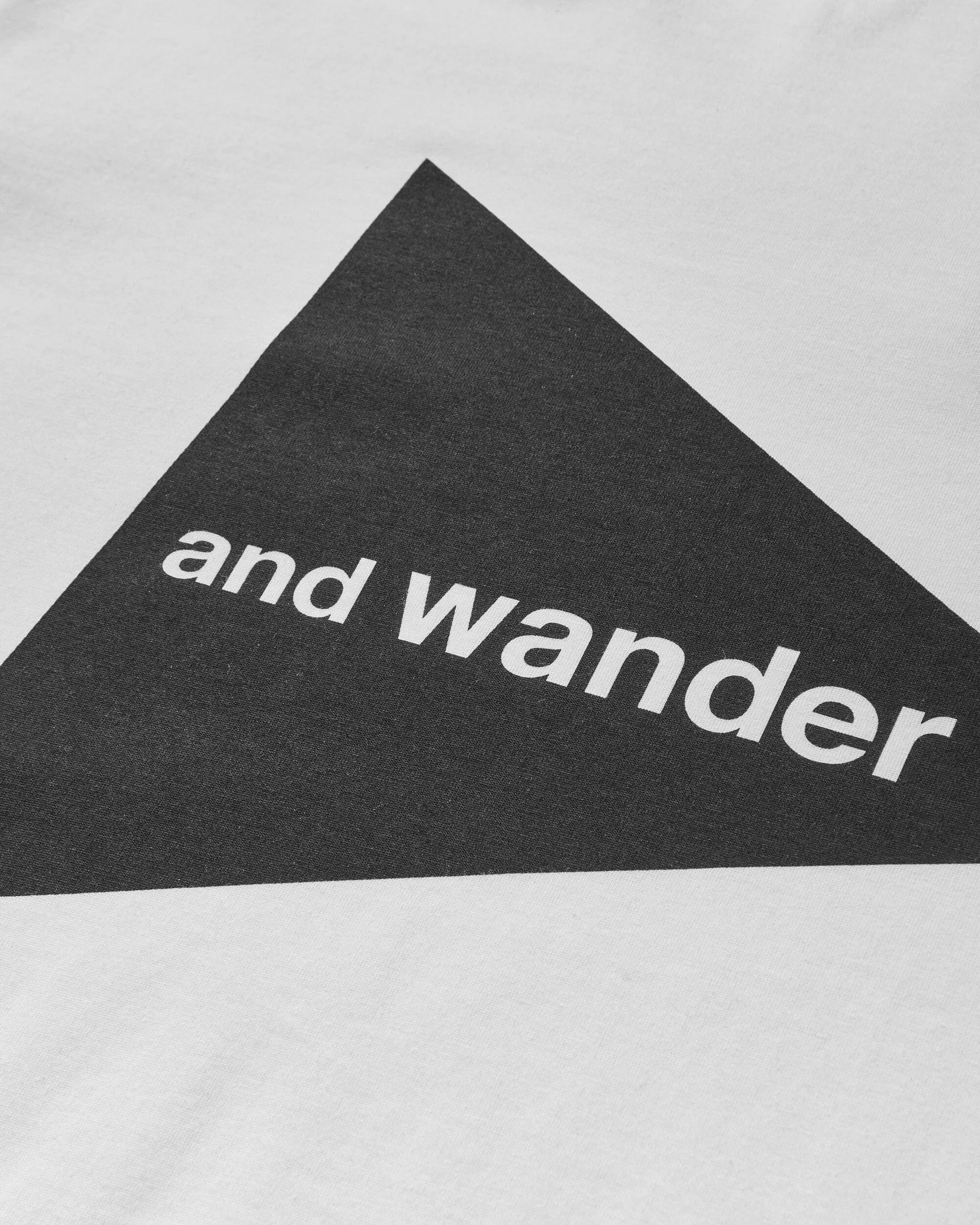 Herren T-Shirt mit großem Logo in Weiß