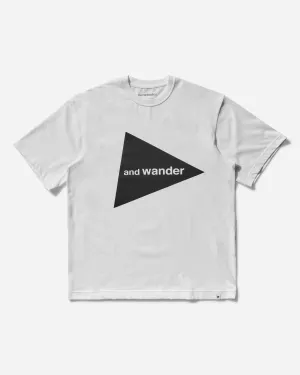 Herren T-Shirt mit großem Logo in Weiß