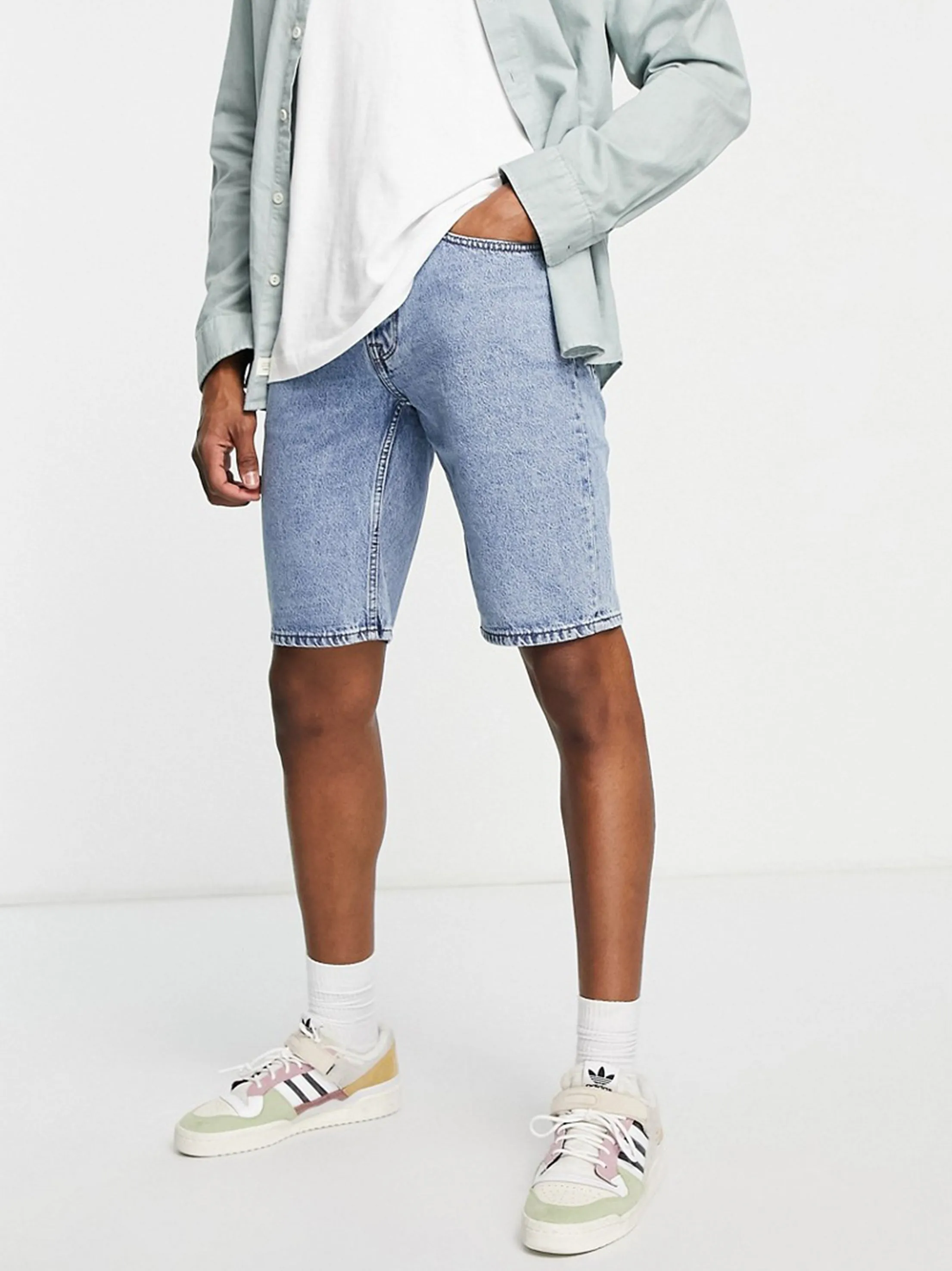 Herren Denim Shorts in lockerer Passform, Hellblau