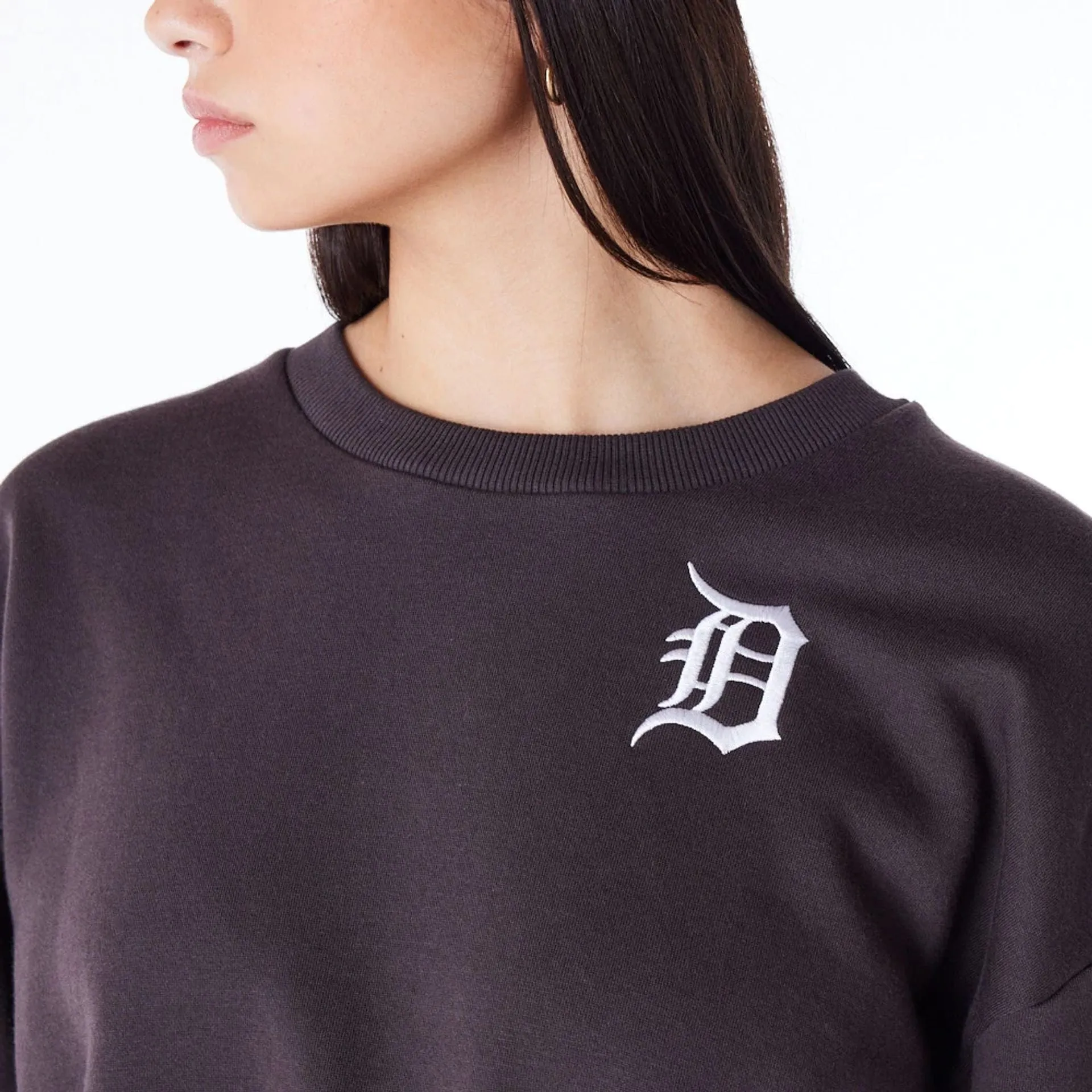 New Era Sweatshirts und Hoodies Detroit Tigers Damen MLB League Essential Dunkelbraun Crop Crewneck Sweatshirt