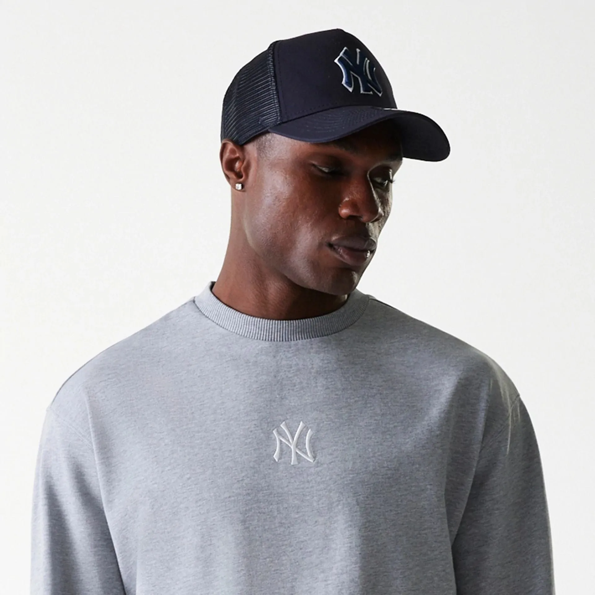 New Era Sweatshirts und Hoodies New York Yankees MLB League Essential Midi Grau Übergroßer Crewneck Pullover
