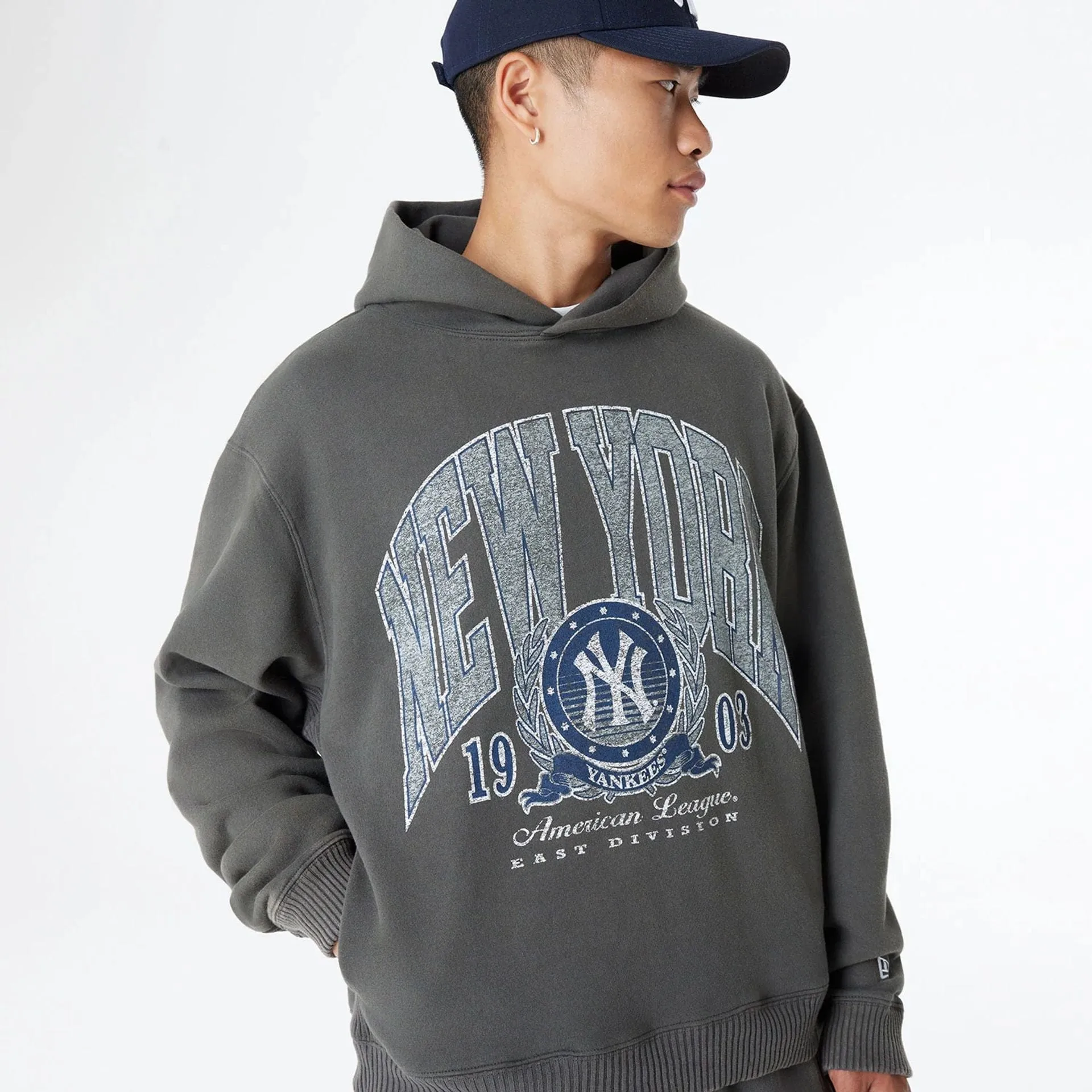 New Era Sweatshirts und Hoodies New York Yankees Übergroß Essential Dunkelgrau Übergroßer Pullover Hoodie