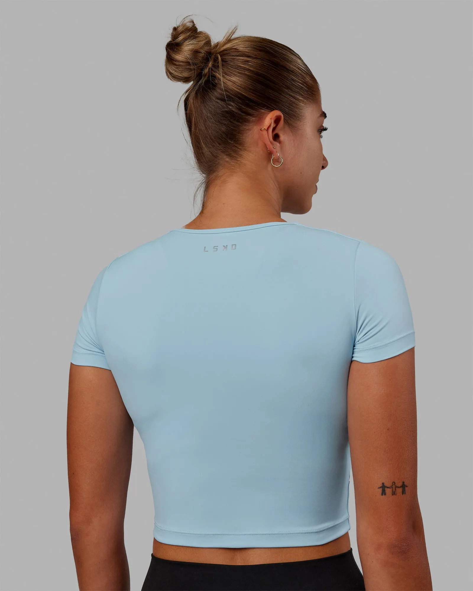 Basic T-Shirt mit Crop-Schnitt - Gletscherblau