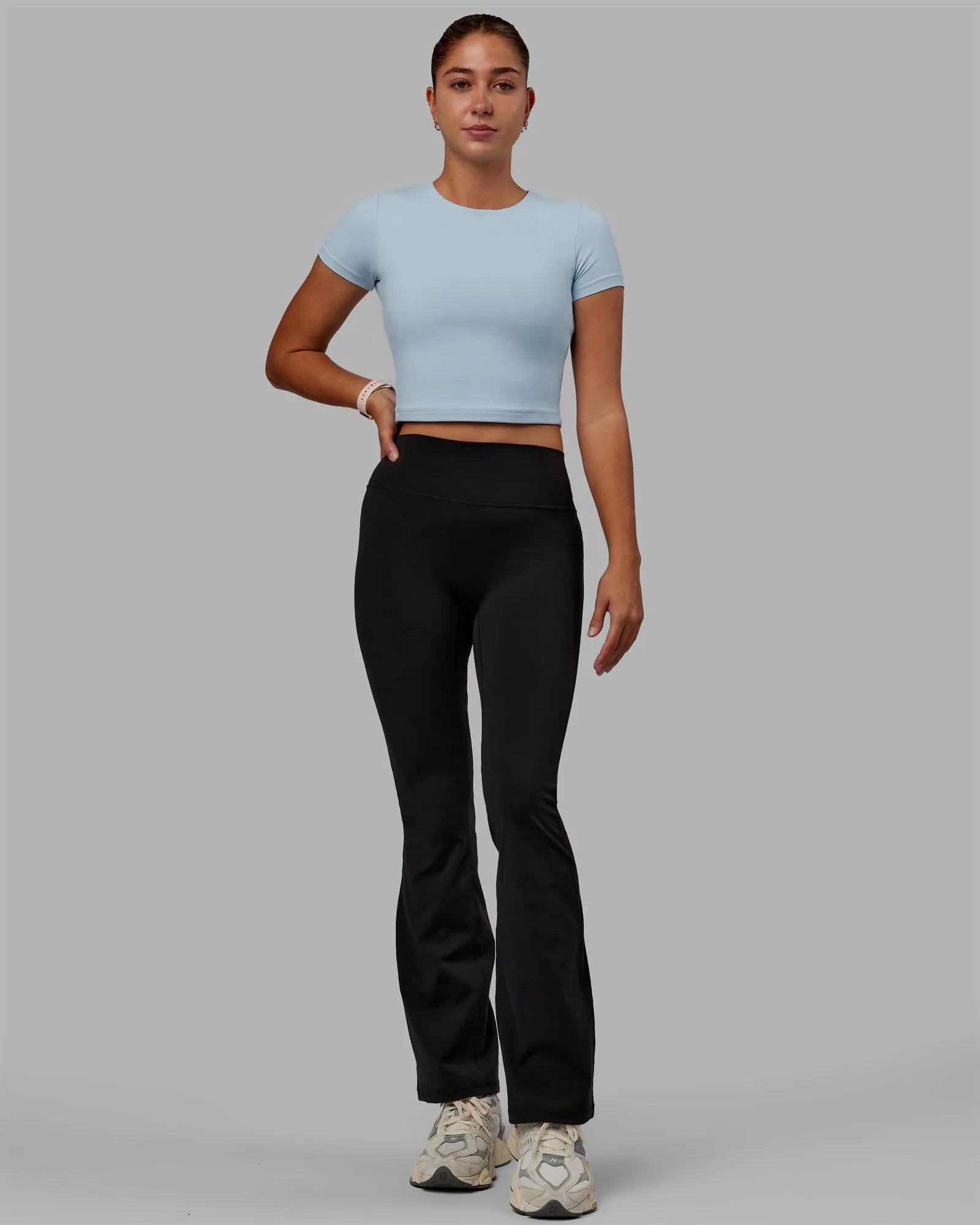 Basic T-Shirt mit Crop-Schnitt - Gletscherblau
