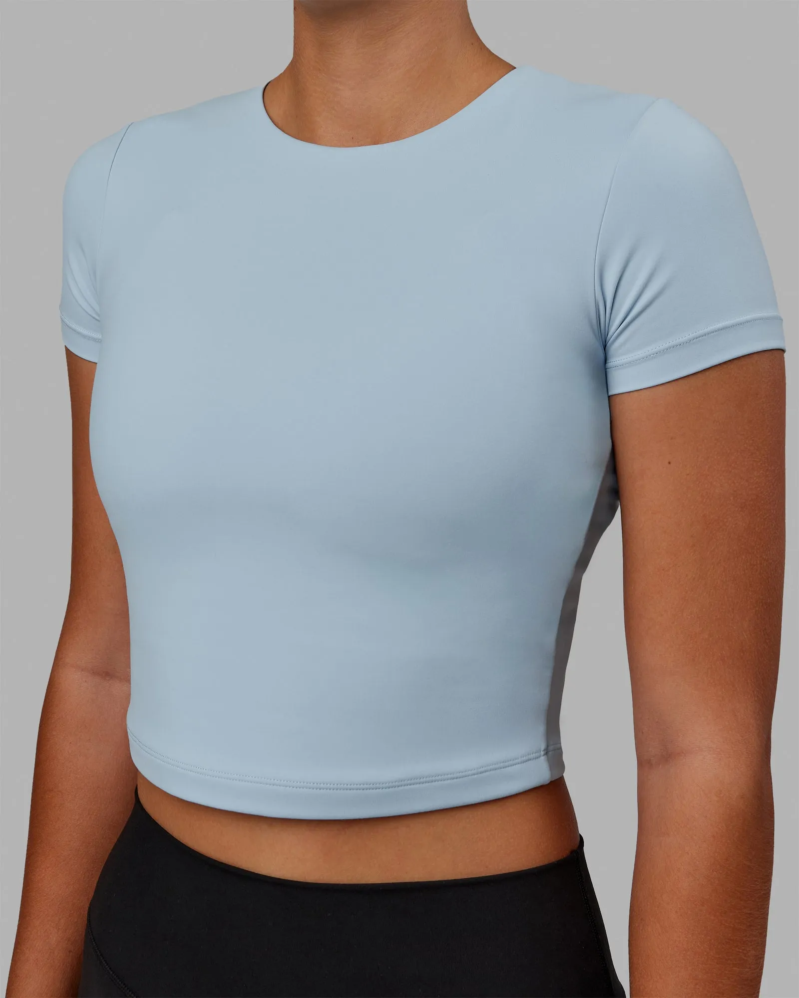 Basic T-Shirt mit Crop-Schnitt - Gletscherblau