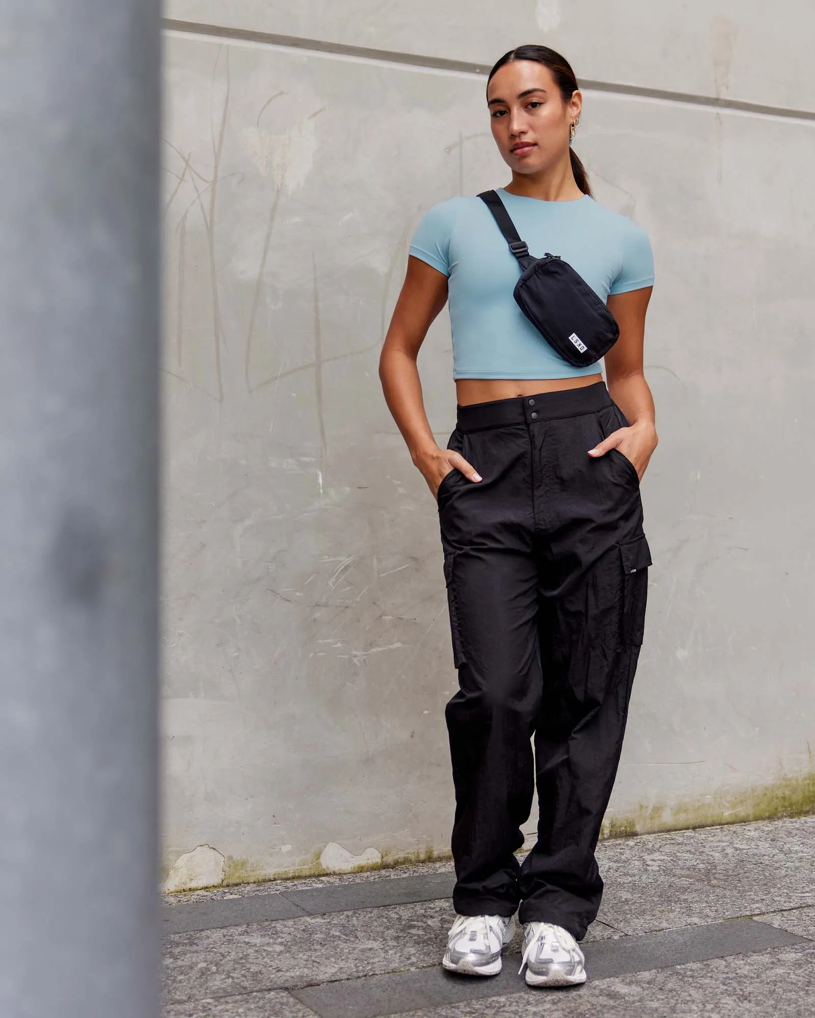 Basic T-Shirt mit Crop-Schnitt - Gletscherblau